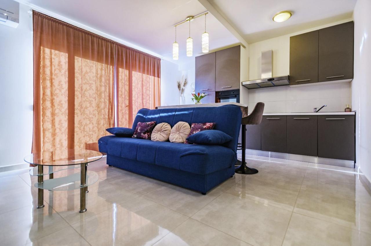 Apartmán - With Summer Balcony And Parking