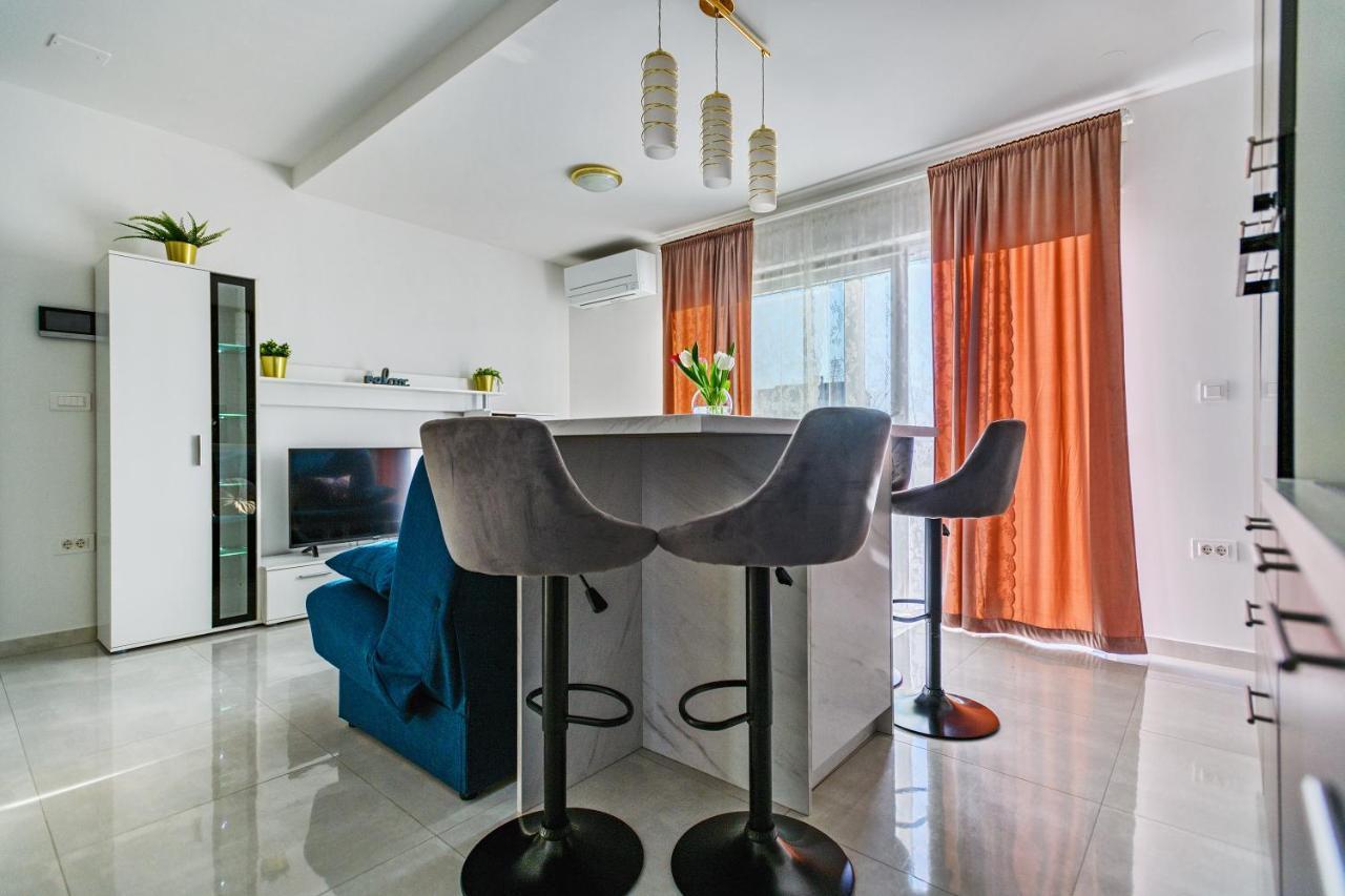 Apartmán - With Summer Balcony And Parking Zadar